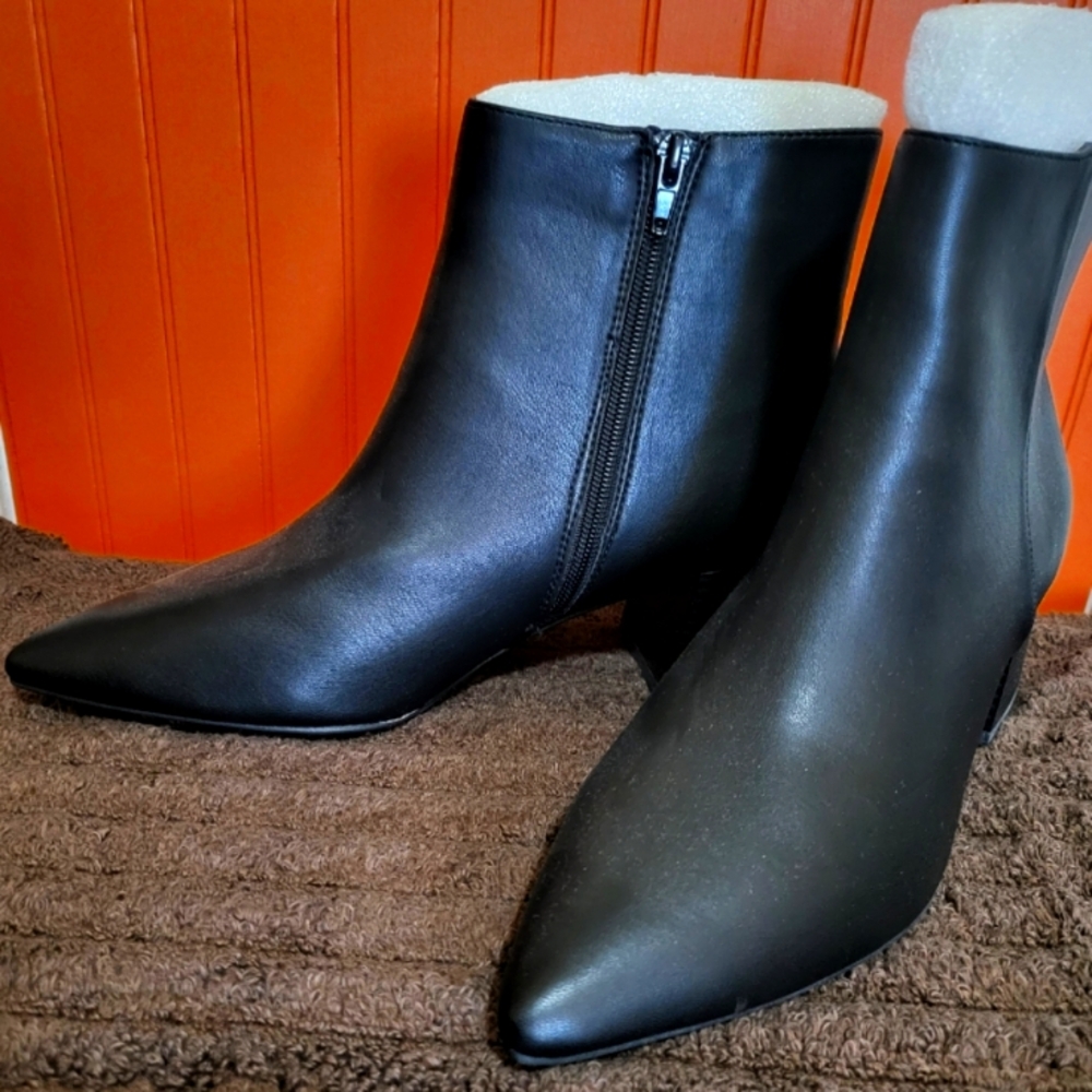 Black Leather Women's size 9.5 Leather Booties